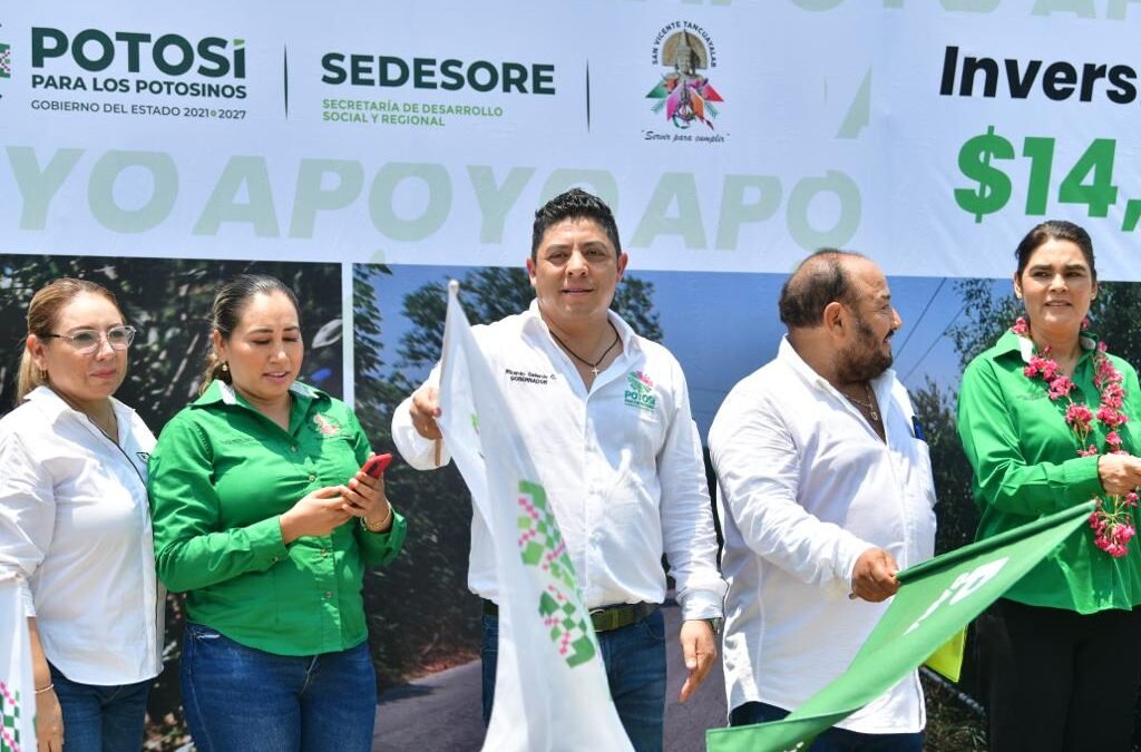 RICARDO GALLARDO LLEVA AGUA POTABLE A COMUNIDADES APARTADAS