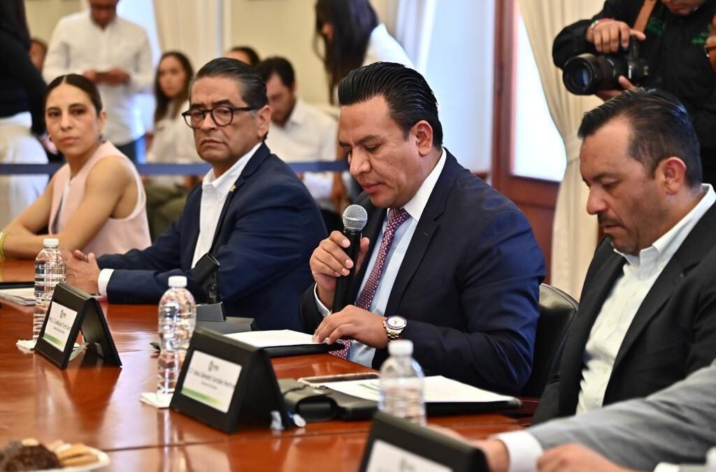 GOBIERNO ESTATAL BRINDA APOYO A FAMILIA DE LOCUTORA RIOVERDENSE