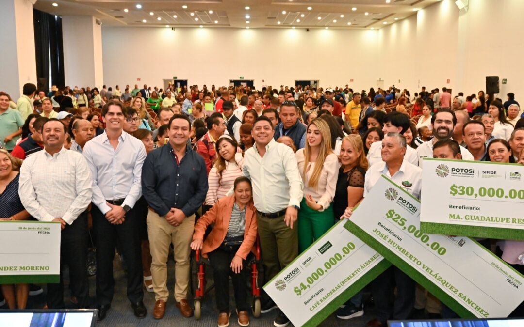 PERSONAS EMPRENDEDORAS Y EMPRESARIAS RECIBEN APOYO DE RICARDO GALLARDO