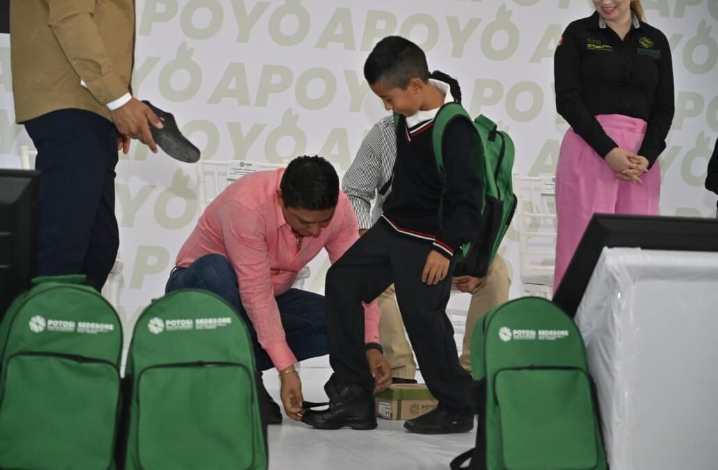 RICARDO GALLARDO INICIA ENTREGA DE APOYOS ESCOLARES PARA EDUCACIÓN BÁSICA