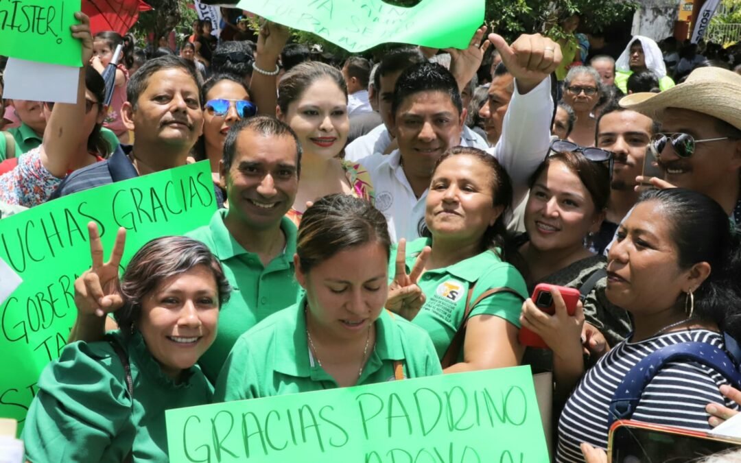 EN TAMASOPO AGRADECEN A RICARDO GALLARDO POR APOYOS ESCOLARES