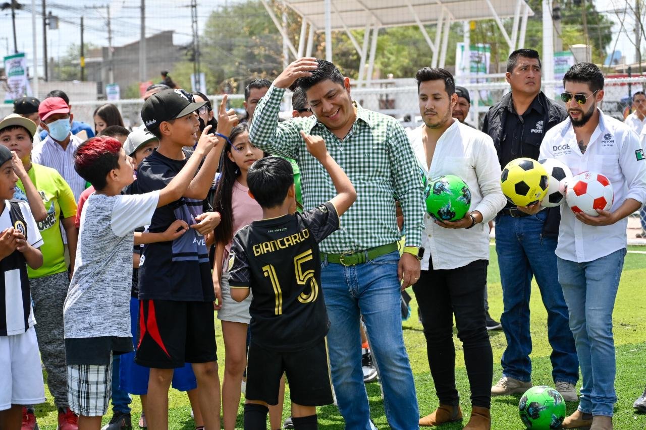 RICARDO GALLARDO NOS BRINDA APOYO CON ESPACIOS RECREATIVOS: SOLEDENSES