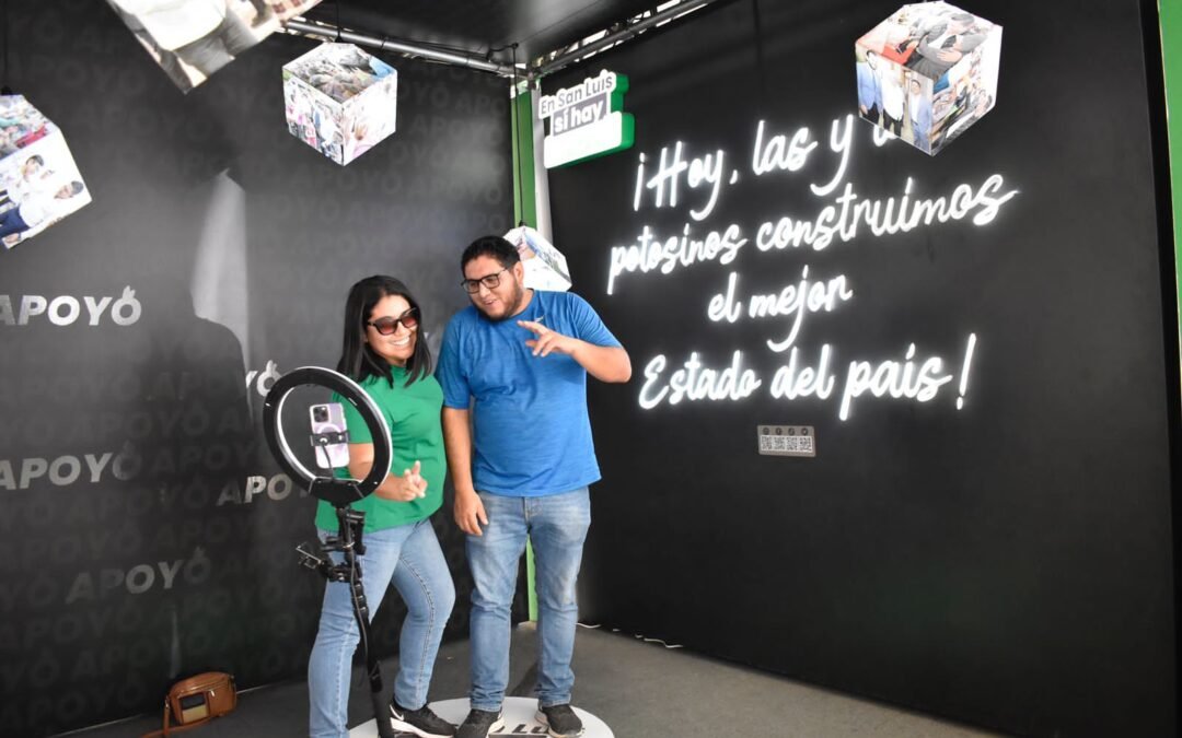 VISITANTES DE LA FENAPO DISFRUTAN DEL STAND DE COMUNICACIÓN SOCIAL