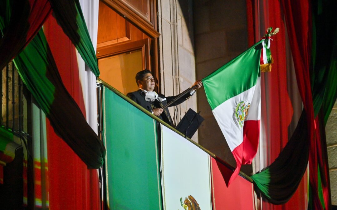 MILES DE POTOSINOS CELEBRAN CON EL GOBERNADOR RICARDO GALLARDO EL GRITO DE INDEPENDENCIA 