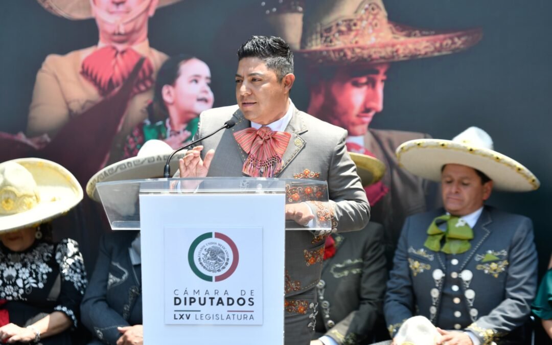 RICARDO GALLARDO RECIBE RECONOCIMIENTO NACIONAL POR IMPULSAR A LA CHARRERÍA