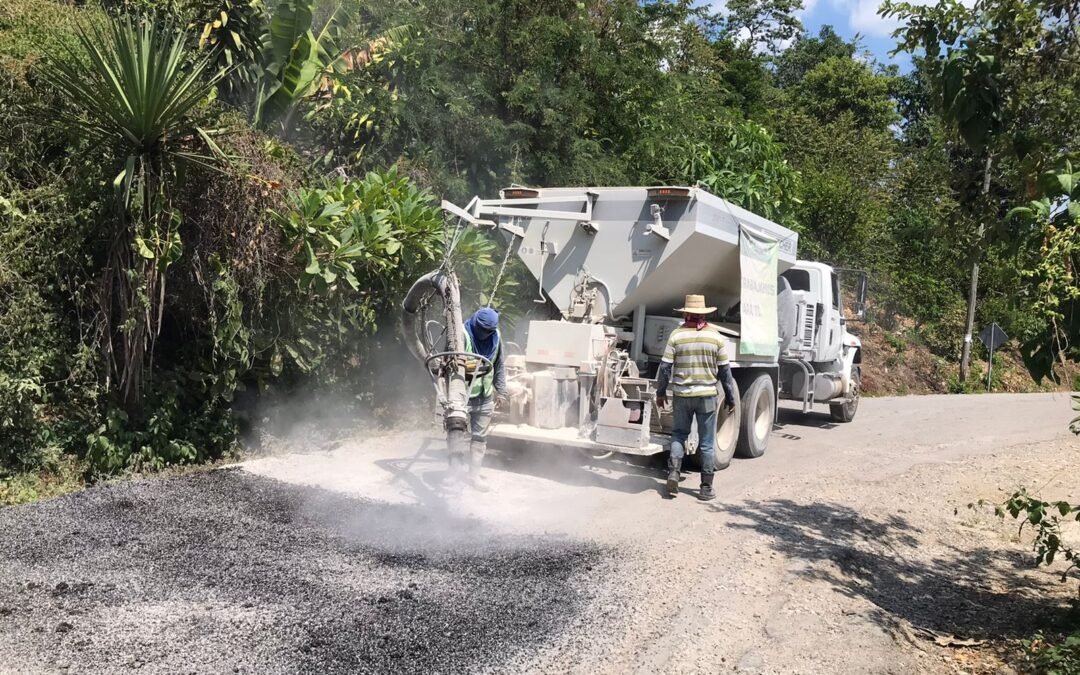 EN SEPTIEMBRE, ESTADO ATENDIÓ CAMINOS DE 26 MUNICIPIOS