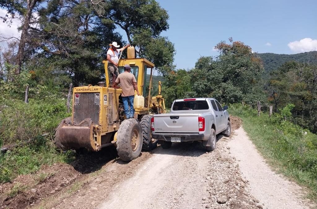 GOBIERNO REALIZA ACCIONES DE CONSERVACIÓN EN CAMINOS DE LA HUASTECA 