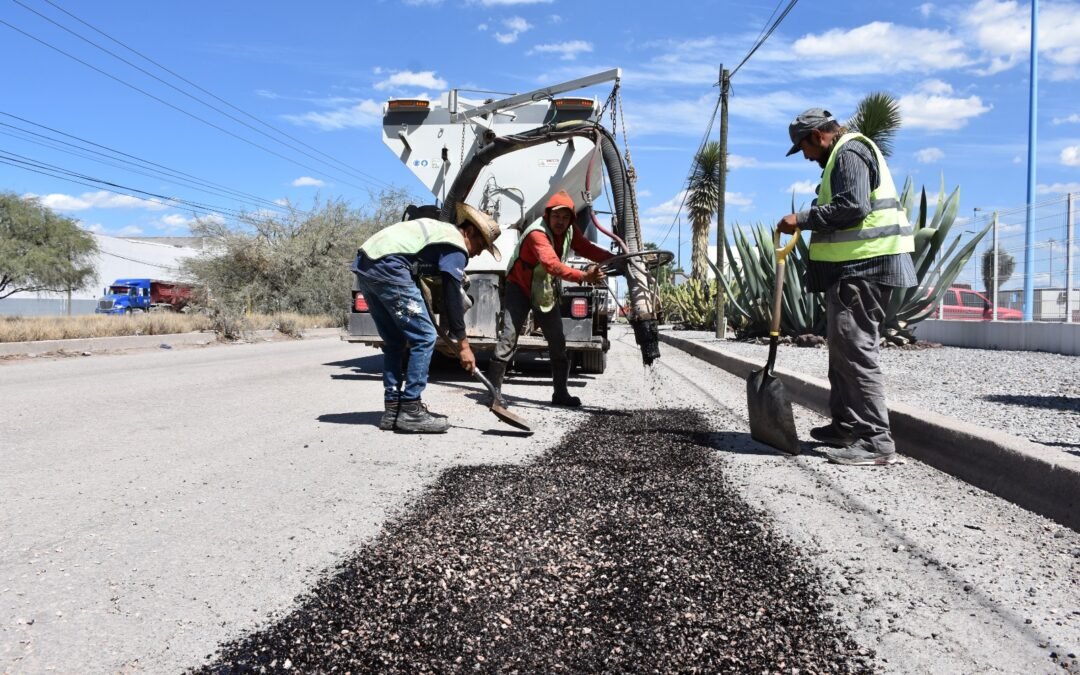 EN OCTUBRE, ESTADO ATENDIÓ CAMINOS EN 20 MUNICIPIOS 