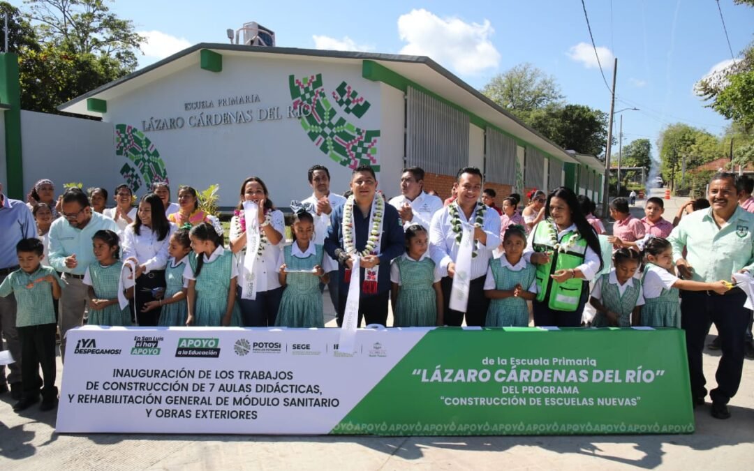 RICARDO GALLARDO ENTREGA NUEVA ESCUELA EN TAMPAMOLÓN