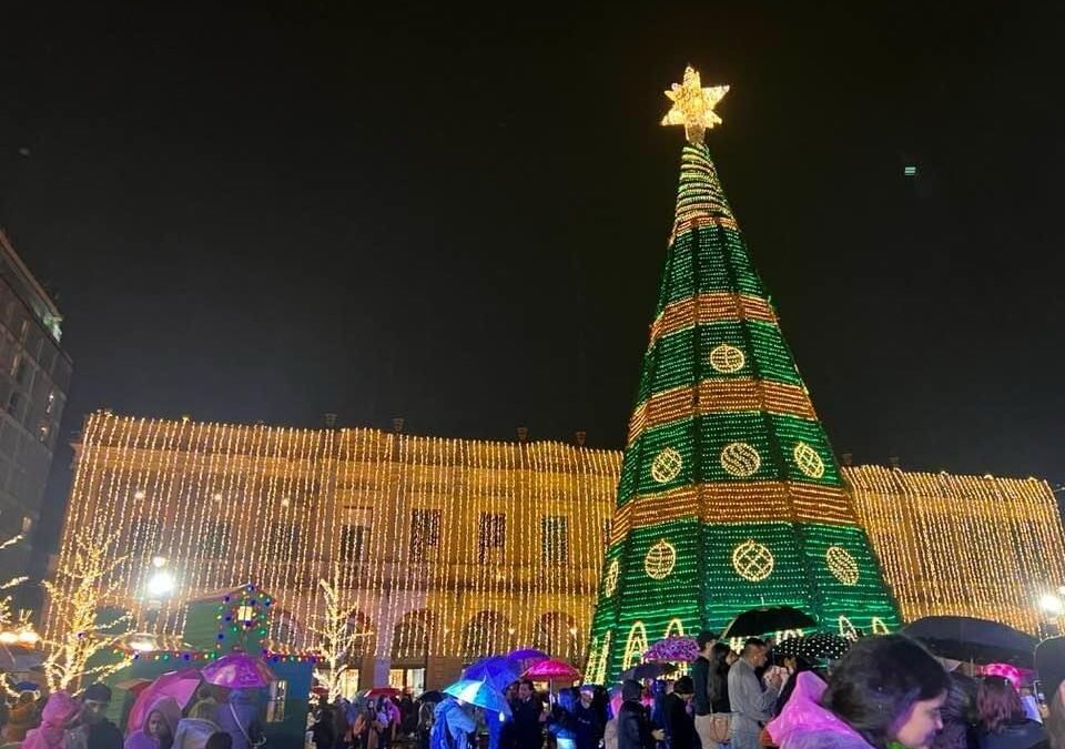 FAMILIAS DISFRUTAN DEL PROGRAMA NAVIDEÑO EN EL CENTRO HISTÓRICO