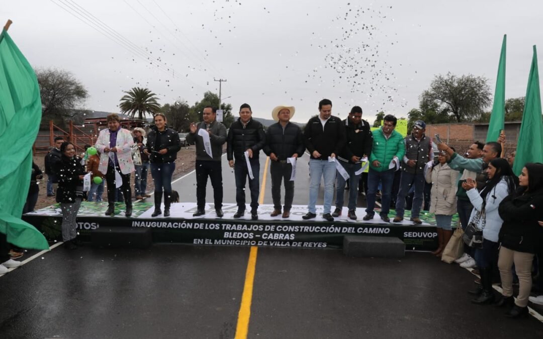RICARDO GALLARDO ENTREGA NUEVOS CAMINOS EN VILLA DE REYES