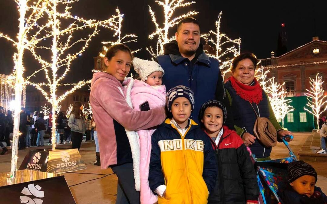 FAMILIAS POTOSINAS Y VISITANTES DISFRUTAN LA VILLA NAVIDEÑA