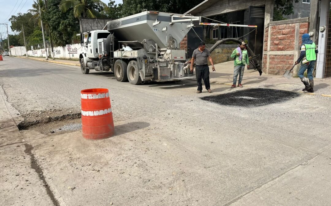 FAMILIAS DE TAMPAMOLÓN RECIBIRÁN MÁS APOYO CON CONSERVACIÓN DE CAMINOS
