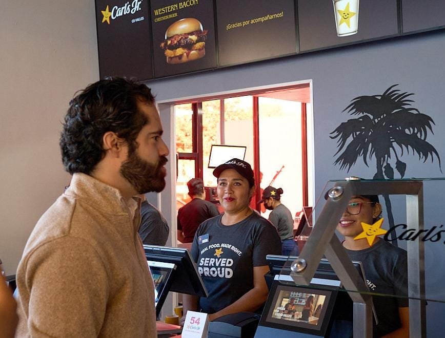 GOBIERNO FORTALECE VINCULACIÓN LABORAL EN LAS CUATRO REGIONES