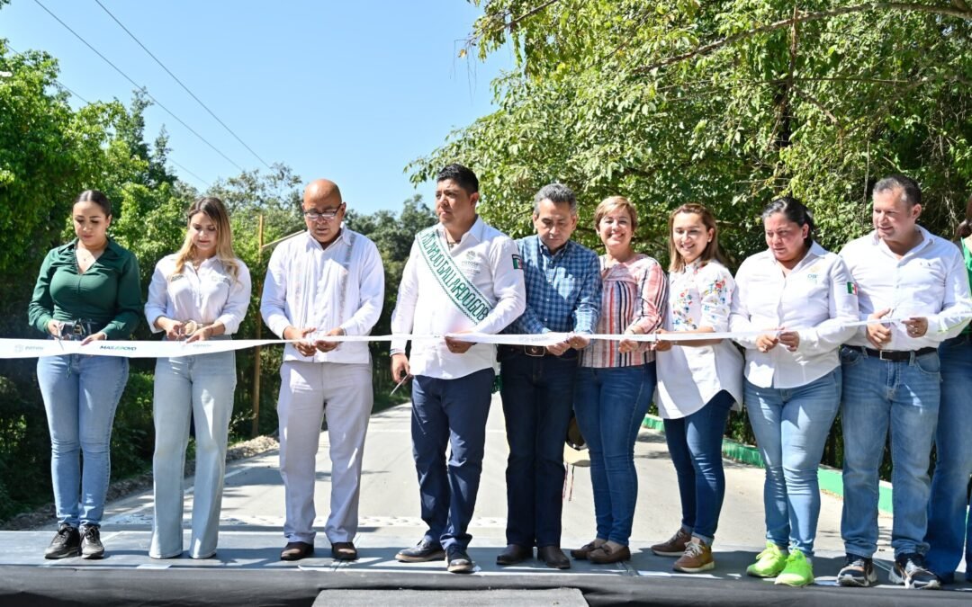 RICARDO GALLARDO ENTREGA CAMINO DE ACCESO A TECNOLÓGICO DE TAMAZUNCHALE