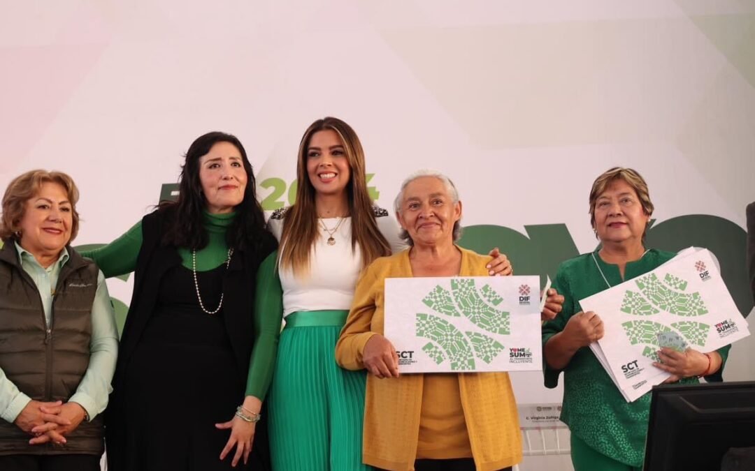 RUTH GONZÁLEZ ENTREGA TARJETAS DE TRANSPORTE GRATUITO