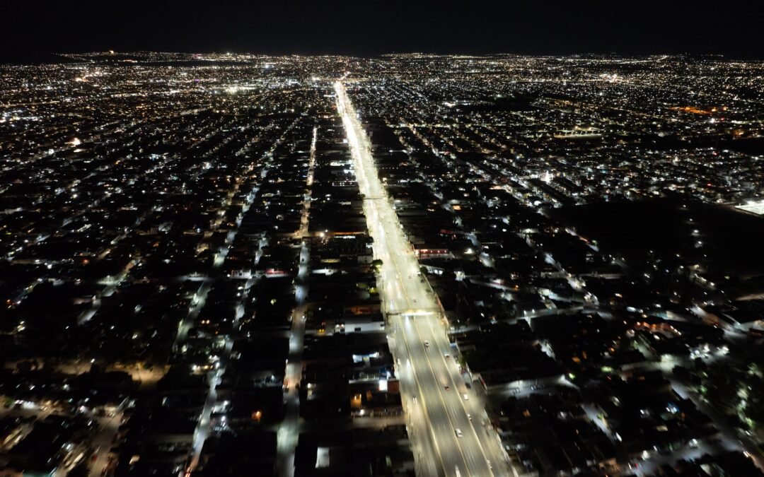 GOBIERNO ENTREGA ALUMBRADO EN BULEVAR VALLE DE LOS FANTASMAS 