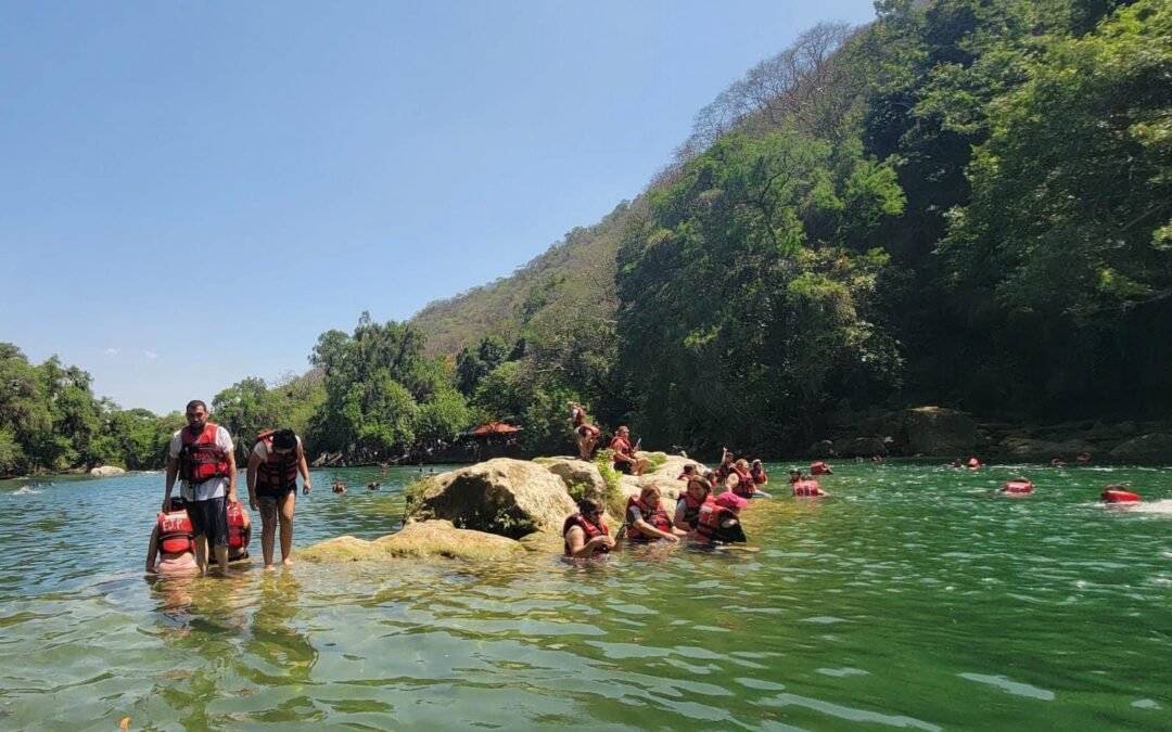 GOBIERNO Y AYUNTAMIENTOS BRINDAN ATENCIÓN A TURISTAS