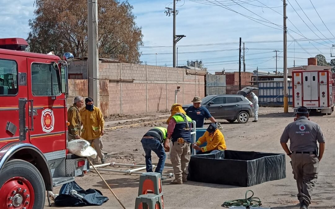 PROTECCIÓN CIVIL ESTATAL COLABORA EN TOMA DE MUESTRAS EN EMPRESA QUE SE INCENDIÓ 