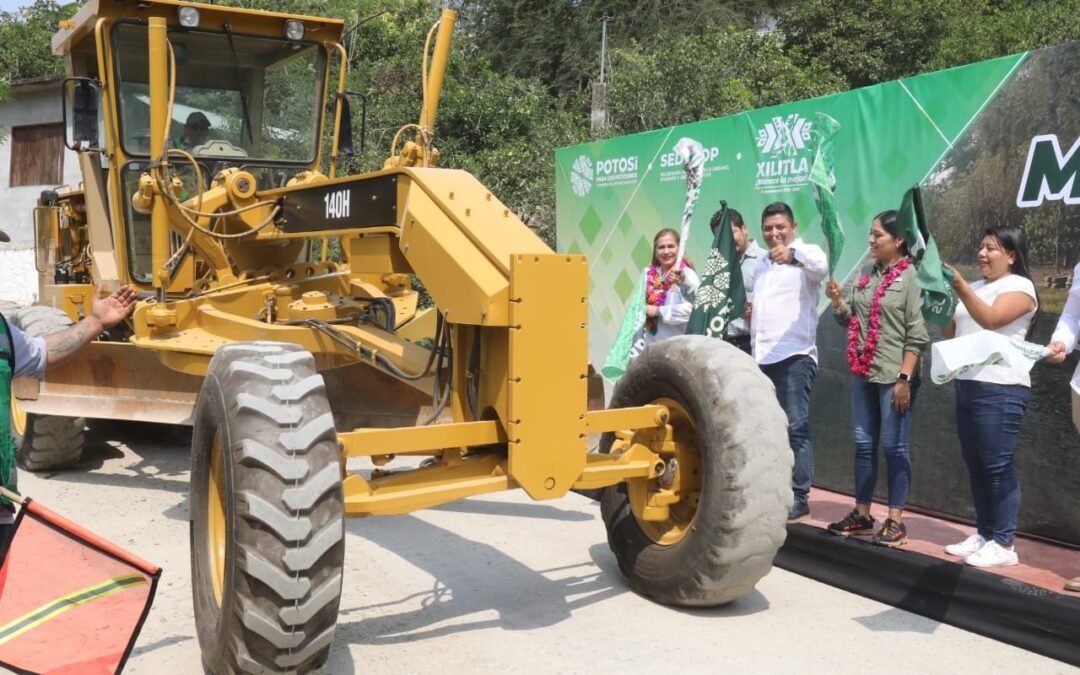 ARRANCA REHABILITACIÓN DE CAMINO EN LA HERRADURA EN XILITLA