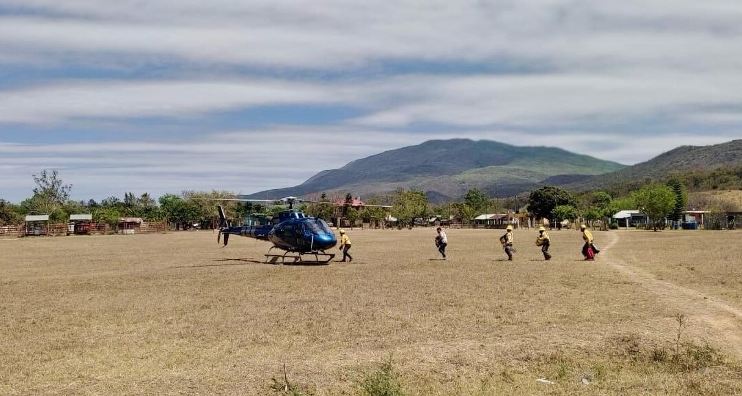 GOBIERNO SUMA UNA AERONAVE MÁS A COMBATE DE INCENDIOS FORESTALES