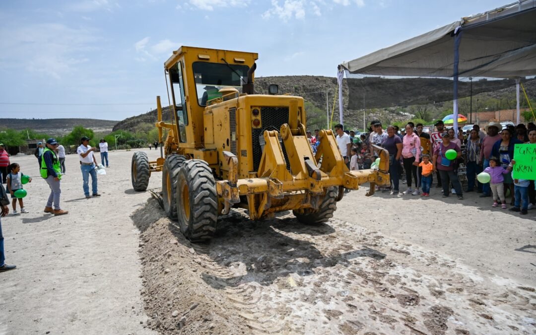 HABITANTES DE ESCALERILLAS AGRADECEN OBRA DE UNIDAD DEPORTIVA