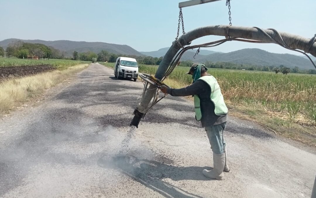 RECIBEN HABITANTES 300 KILÓMETRO DE CAMINOS REHABILITADOS EN MARZO