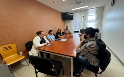 AUTORIDADES DE SALUD ATIENDEN A MADRES Y PADRES DE MENORES TRATADOS POR CÁNCER