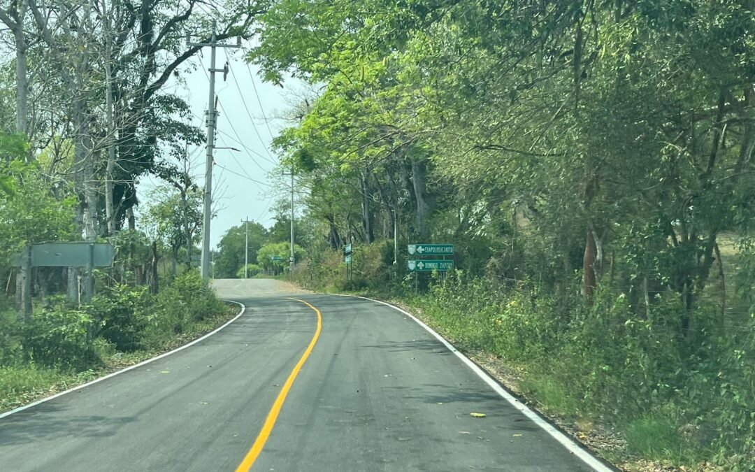 GOBIERNO ESTATAL CONSERVA CAMINOS DE LA HUASTECA