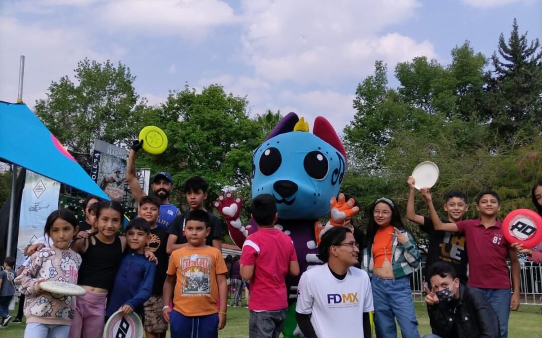POTOSINOS PARTICIPAN EN EL FESTIVAL DE COLORES DEL DIF NACIONAL  
