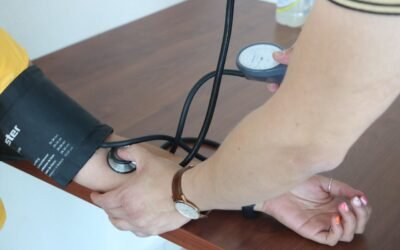 IMPORTANTE MEDIR LA PRESIÓN ARTERIAL CON PRECISIÓN, CONTRÓLELA Y VIVA SANO MÁS TIEMPO