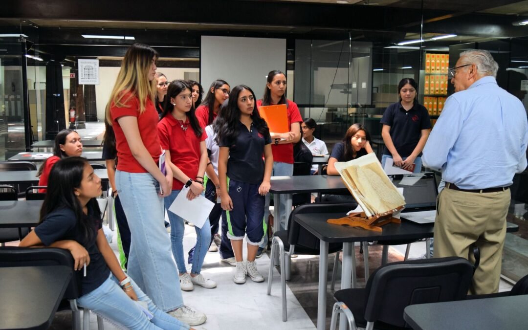 ESTUDIANTES DE SECUNDARIA EXPLORAN EL ARCHIVO HISTÓRICO