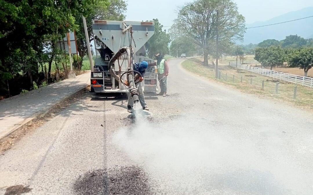 GOBIERNO ESTATAL REHABILITA CAMINOS TURÍSTICOS EN TAMASOPO