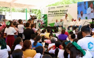 EN VALLES, RICARDO GALLARDO ENTREGA PROGRAMA POTOSÍ PARA LA EDUCACIÓN