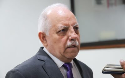 GOBIERNO ESTATAL ANALIZA SOLICITUD DE BURÓCRATAS PARA INCREMENTO SALARIAL