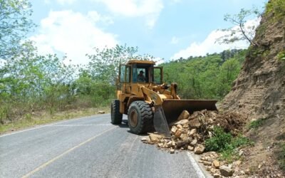 GOBIERNO ESTATAL CONSERVARÁ MÁS CAMINOS EN TAMAZUNCHALE