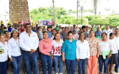 GOBIERNO ESTATAL ENTREGA MÁS DE 400 CONSTANCIAS DEL ICAT EN AQUISMÓN