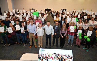 RICARDO GALLARDO BRINDA MÁS APOYO EN CERTEZA JURÍDICA A FAMILIAS POTOSINAS