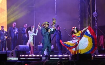 VICENTE FERNÁNDEZ JR Y LA SONORA DINAMITA BRILLARON EN LA FENAPO