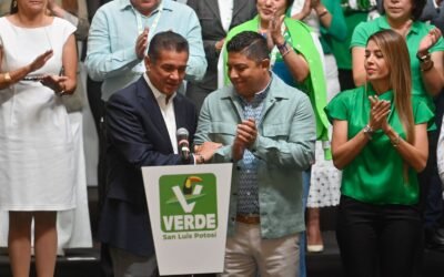 RECONOCEN EN EL CONGRESO DE LA UNIÓN LIDERAZGO DE RICARDO GALLARDO