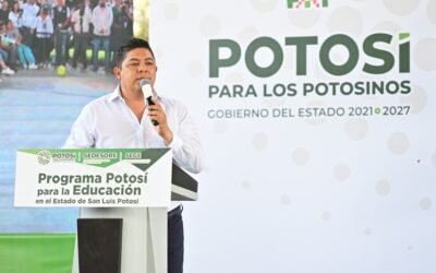 DOCENTES RECONOCEN A RICARDO GALLARDO POR SEGURO ESCOLAR