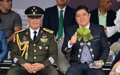 RICARDO GALLARDO ENCABEZA DESFILE CÍVICO MILITAR POR 214 ANIVERSARIO DE INDEPENDENCIA
