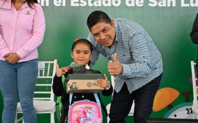 RICARDO GALLARDO LLEVA APOYOS EDUCATIVOS A SANTA MARÍA DEL RÍO