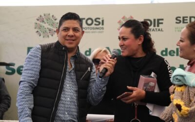 RICARDO GALLARDO LLEVA MÁS APOYO A LAS FAMILIAS DE LA CAPITAL CON PAQUETES ALIMENTARIOS