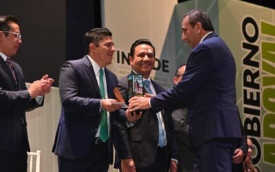 RICARDO GALLARDO ENTREGA PREMIOS CULTURALES Y DEPORTIVOS 20 DE NOVIEMBRE