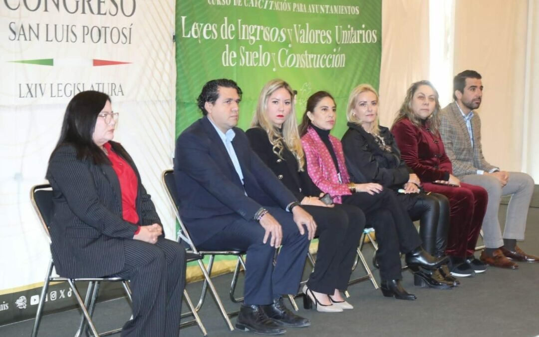 PODERES EJECUTIVO Y LEGISLATIVO CAPACITAN A LOS MUNICIPIOS SOBRE LEY DE INGRESOS