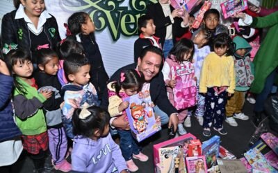 NIÑAS Y NIÑOS DE MEXQUITIC RECIBEN CARAVANA DE REGALOS NAVIDEÑOS