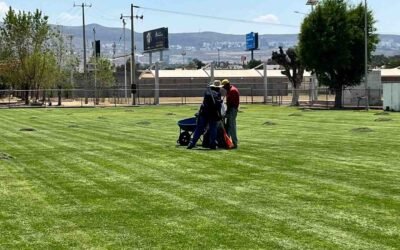 GOBIERNO ESTATAL TRABAJA EN EL MANTENIMIENTO DE CAMPOS DE UNIDADES DEPORTIVAS
