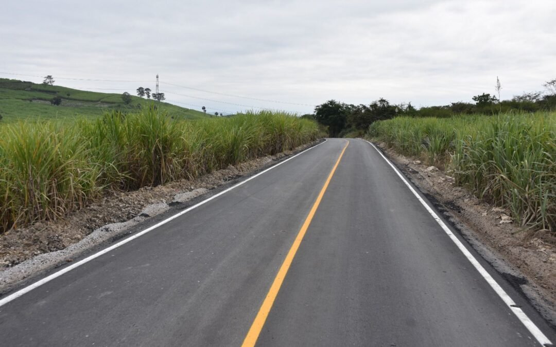 GOBIERNO ESTATAL RECONSTRUYÓ EL CAMINO A TAMBACA, EN TAMASOPO