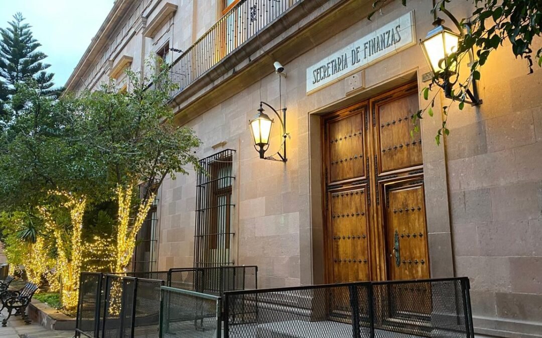 EL ESTADO BRINDA APOYO A MÉDICOS Y TRABAJADORES JUBILADOS DEL HOSPITAL CENTRAL